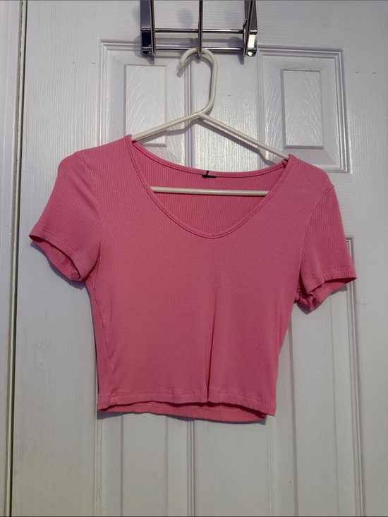 SHEIN Tops - SHEIN Ribbed V-Neck Short Sleeve Crop Top - Pink